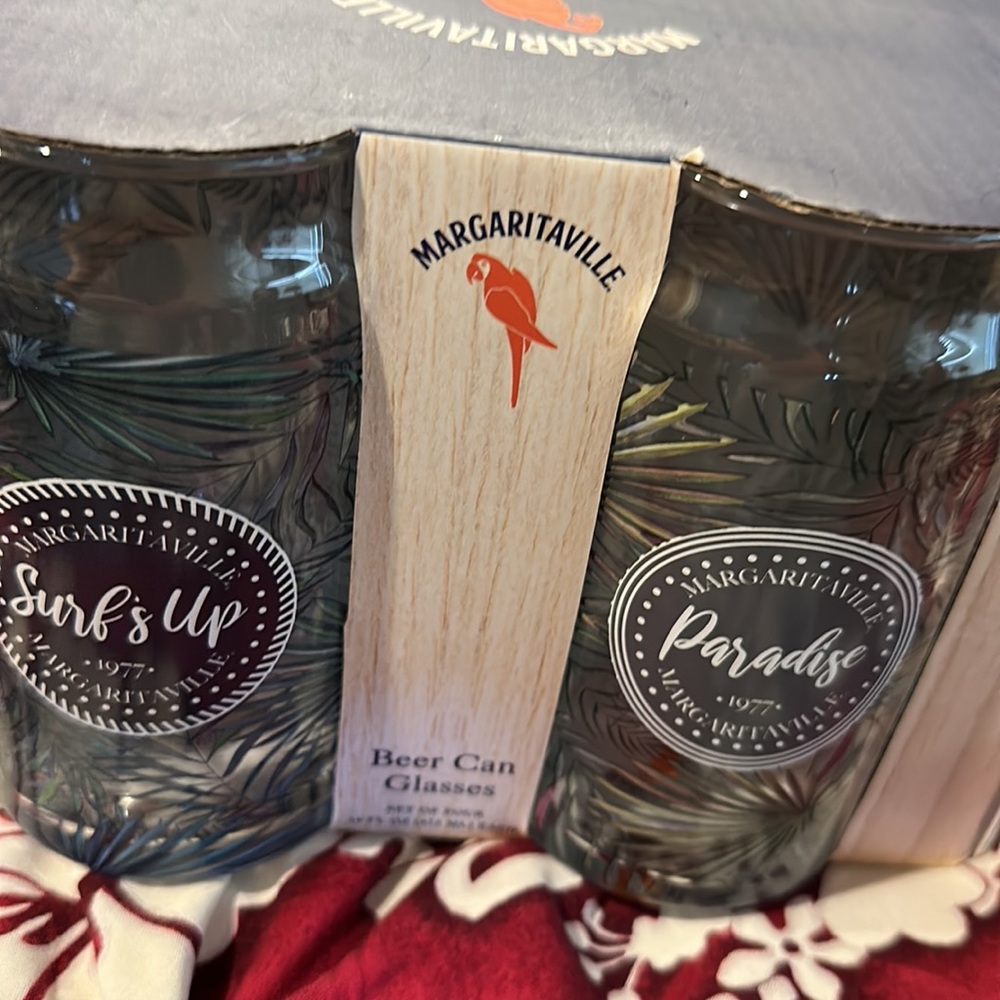 NIB Margaritaville 4 Pk Beer Can Glass Set